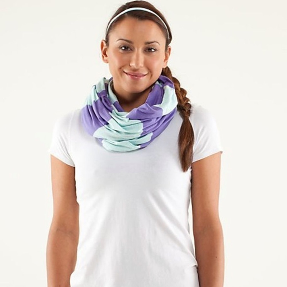 Lululemon Clarity Infinity Scarf Power Purple Aquamarine Stripe Yoga Athleisure